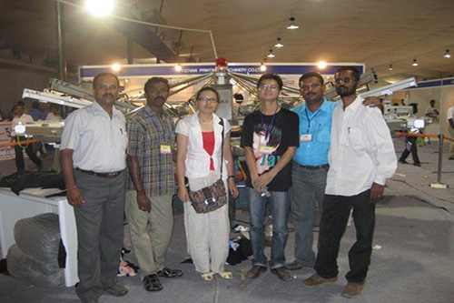 印度展會(huì)現(xiàn)場(chǎng)購(gòu)機(jī)客戶